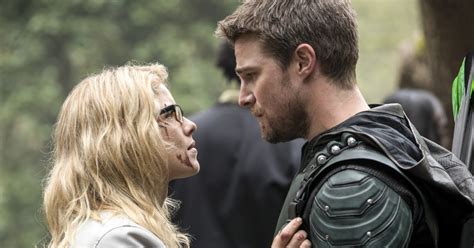 Did Felicity Survive The Explosion In Arrow Season 5 S Finale