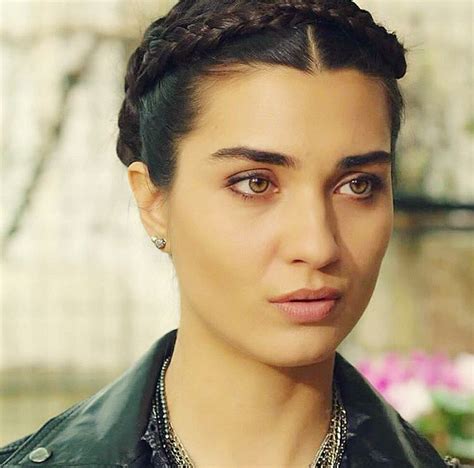 Tuba Buyukustun As Elif Denizer In The Turkish Tv Series Kara Para Aşk
