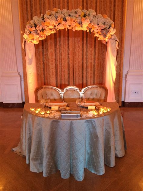 Such A Fun Love Seat For The Sweetheart Table Kings Table Wedding
