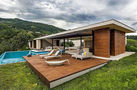 منزل ريفي حديث مستدام في كولومبيا رسم في المناظر الطبيعية التصميم 2024