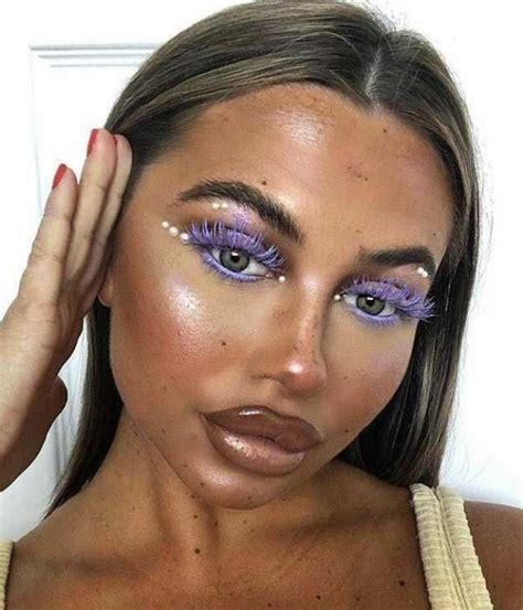 22 Examples Of Ridiculously Exaggerated Makeup Klyker