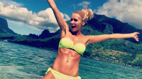 Vidéo Tatiana Laurens Sexy Et Radieuse à Tahiti Lors Du Tournage De Lîle Des Vérités 4