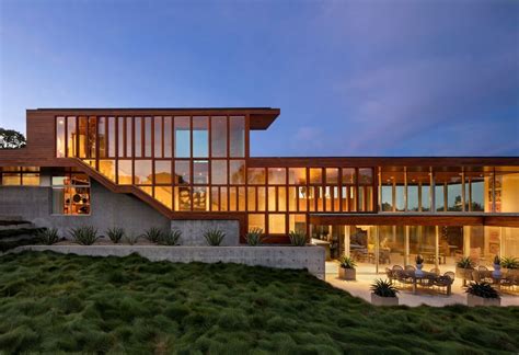 In Californias Silicon Valley An Architecturally Striking Home Asks