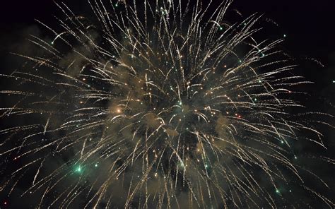 Download Wallpaper 3840x2400 Salute Fireworks Holiday Sparks 4k