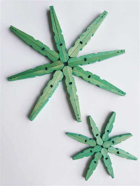 Diy Dyed Clothespin Snowflake Christmas Ornaments With Images