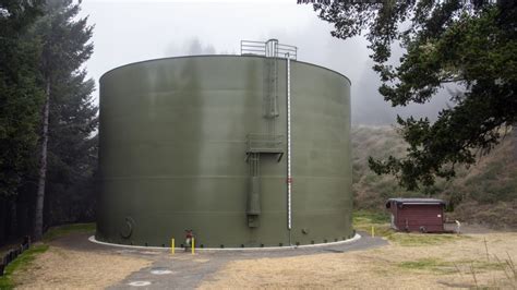The uk gallon or imperial gallon originally was defined as 10 lbs of water, but the modern definition is exactly 4.54609 l or 10.02 lbs of water at its maximum density. Shelter Cove gets new 1-million-gallon water tank | KRCR