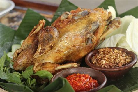 Jeroan ditaruh dalam perut ayam. Ayam Ingkung Goreng, Khas Jawa Tengah | Resep makanan ...