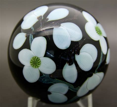 Orient And Flume Bruce Sillars White Flower Art Glass Paperweight Apr 2 75 Hx3 W Orientflume