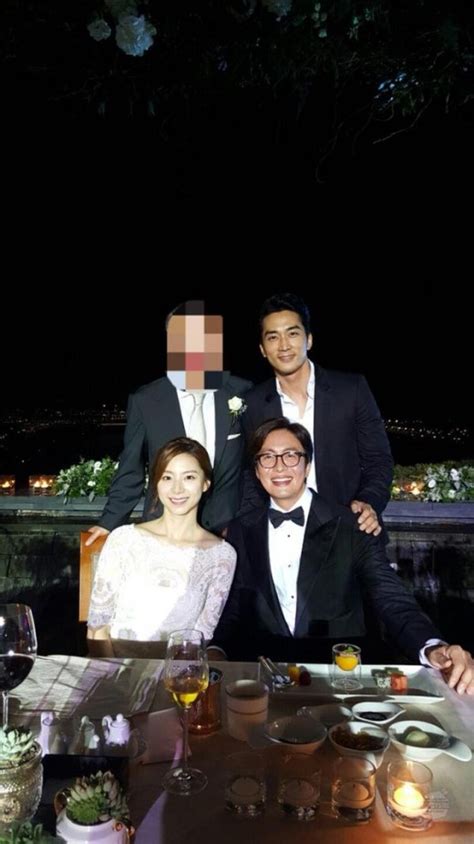The beginning and reputation of soo re wedding 2018  liu yifei wedding and song seung heon hasband . Song Seung-heon, a wedding group selfie with Bae Yong-joon ...