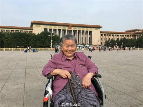 Man Brings Wheelchair Bound Grandmother To Visit Beijing47