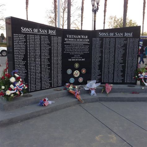 Pictures Of Vietnam Wall Memorial