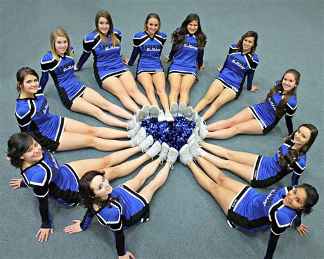 Pin By Jamie Jones On Athletes Sports Cheer Team Pictures Cheer