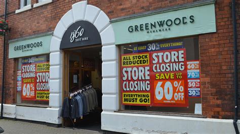'Store closing' signs plastered across Lincoln menswear shop