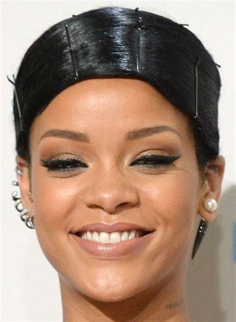 52 Best Rihanna Hairstyles Rihanna Hairstyles Celebrity Hair Stylist