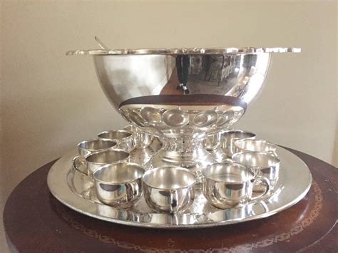 Silver Plate Punch Bowl Set 12 Cups Ladle And Tray Oneida 15 Pieces 2
