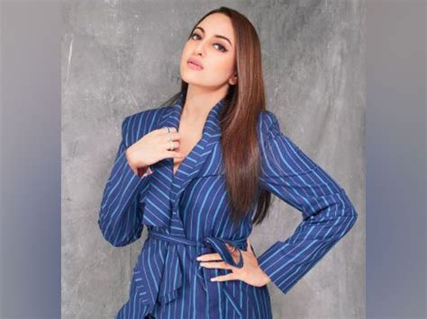 Sonakshi Sinha Gives Epic Reply To Fan Asking For Weight Loss Tips