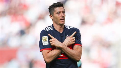 In the game fifa 21 his overall rating is 92. „Keiner muss sich Sorgen machen" | Machtwort von ...