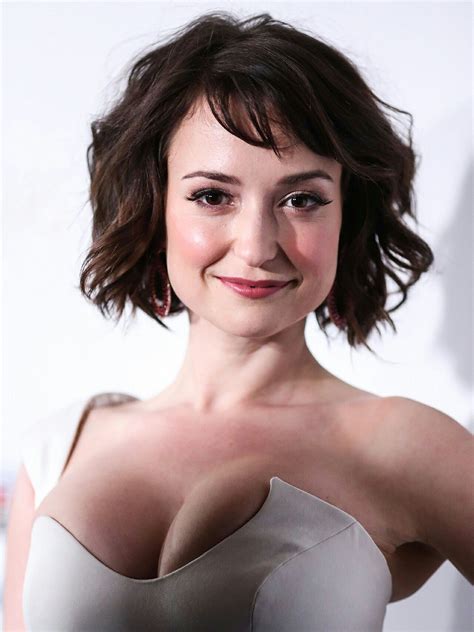 milana vayntrub just girl things celebrities hollywood celebrities