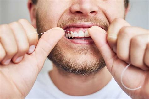 Cura Dei Denti Molti Sbagliano A Usare Il Filo Interdentale Quali
