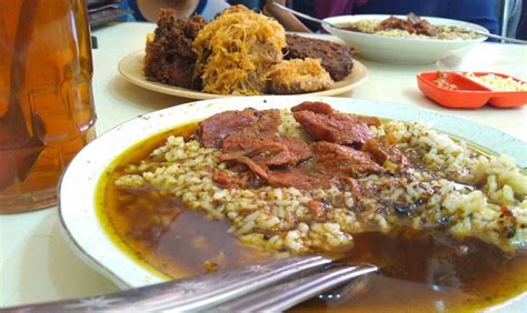 10 Rekomendasi Tempat Makan Siang di Malang