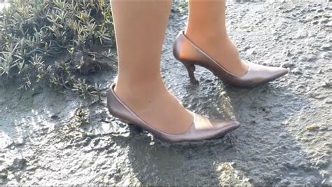 Rose Gold Pumps Trudging In Gooey Mud In 2020 Elegant High Heels
