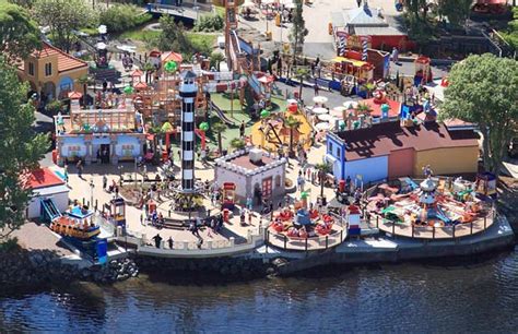 The new area for 2014 features a 4d cinema, dodgem's ride and a retheme of detonator. Angry Birds in the park - Park World Online - Theme Park ...