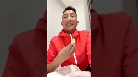 Ra xã hội làm ăn bươn chải. Những cái loại không làm mà đòi có ăn thì ăn đầu buồi, ăn ...