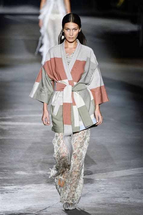 Bella Hadid Style, Model Look, Lace Maxi Dress, Missoni, Fashion Show