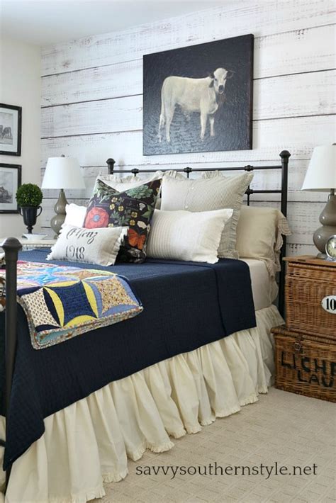 Style your bedroom in a homey farmhouse fashion. Savvy Southern Style : Cozy Fall Farmhouse Style Bedroom
