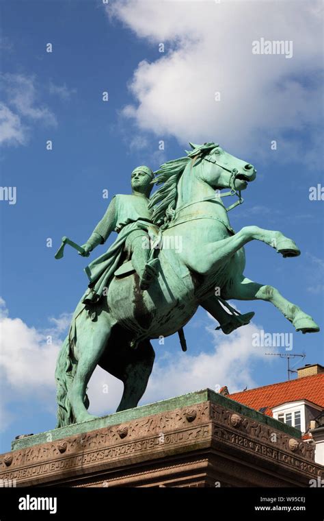 Statue Dabsalon Copenhague Equestrian Statue En Bronze Dabsalon