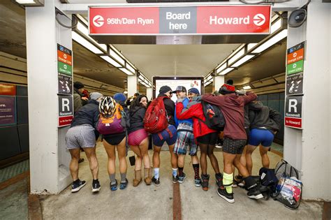 Check Out Photos From Chicagos No Pants Subway Ride
