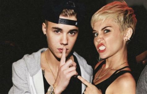 Miley Cyrus se le burló a Justin Bieber por la foto de su cola Nexofin