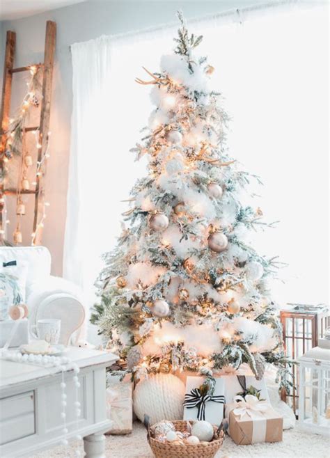 With all the extra time spent at home this year, pinterest users are busy pinning and repinning all their with people staying home more now than ever before, home decor and renovation search interest have. 16 Inspiring Christmas Tree Decorating Ideas - Sanctuary ...