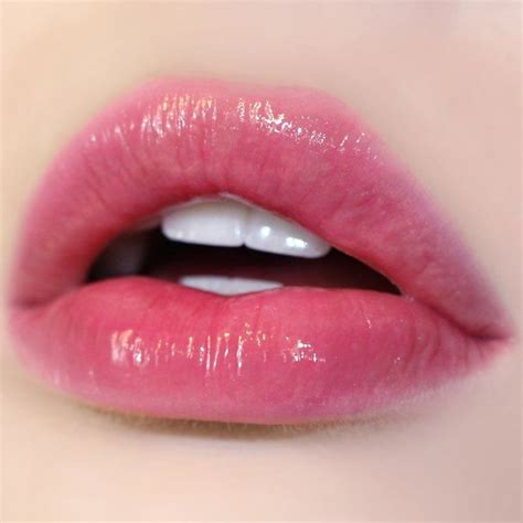 Anime Lips In 2020 Shiny Lips Lip Colors Moisturising Lip Gloss