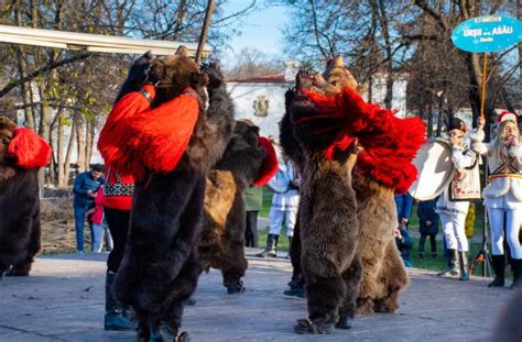 Obiceiuri şi Tradiţii Românești De Anul Nou Plugușorul Capra Ursul