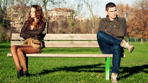 5 Relationship Warning Signs Couples Should Never Ignore