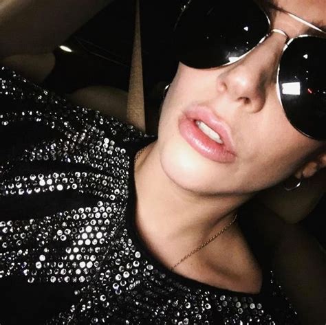 Lady Gaga Poste Un Selfie Au Naturel Pour Remercier Ses Fans Closer