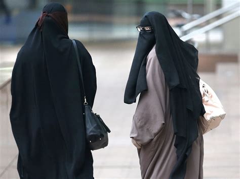 Muslim Woman Agrees To Lift Niqab In Court To Avoid Jail The