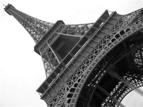 High Resolution Eiffel Tower In Paris Free Desktop Wallpaper