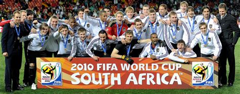 Uruguay blieb ohne den verletzten edinson cavani zu harmlos. 3:2 gegen Uruguay: Wieder WM-Bronze für DFB-Elf - Fußball ...