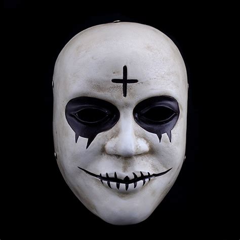 Die maske ist aus schwarzem kunststoff gefertigt und mit blutflecken überzogen. The Purge Anarchy Movie God Mask Cross Mask Smile Mask