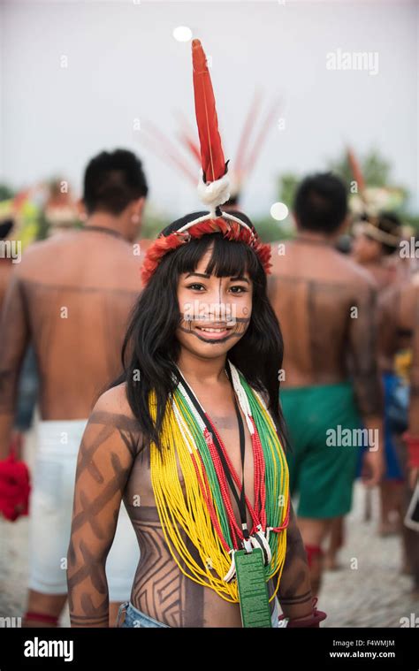 Palmas Brazil 22nd Oct 2015 A Brazilian Indigenous Woman With A Red