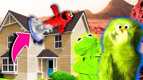 Kermit The Frog And Scruffy Prank Elmo In The Desert Youtube