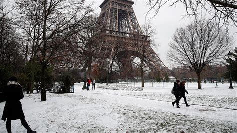 Paris Famed Eiffel Tower Closes In Snow And Ice The Weather Channel
