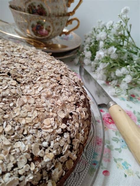 La avena, además de tomarla con batidos, también suelo tomarla con yogur, galletas caseras o simplemente con leche. BIZCOCHO DE CAFÉ Y COPOS DE AVENA @CookingTheChef
