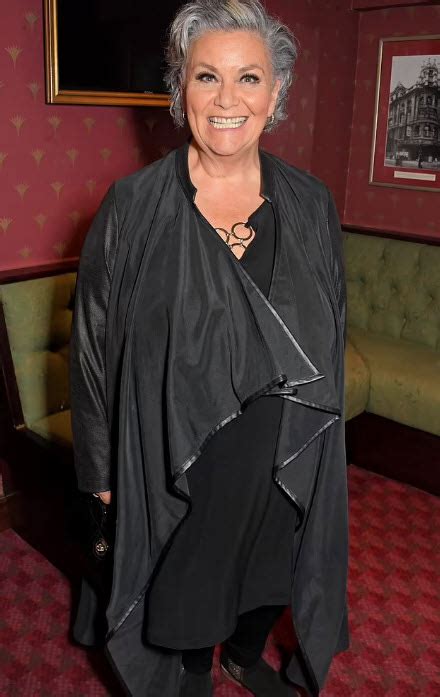 Dawn French Cut A Chic And Stylish Figure With Her Grey Cropped Hairdo
