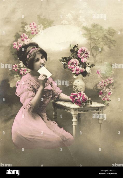Nostalgie Junge Frau Verträumt Liebesbrief Postkarte Nostalgisch