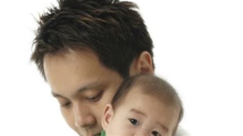 Testosterone Drops When Men Become Fathers