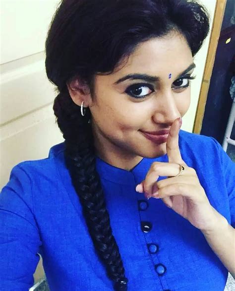 100 Oviya Hot Pictures And Latest Hd Wallpapers