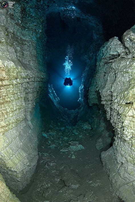 Rare Photos Of A Russian Underwater Crystal Cave Underwater Caves